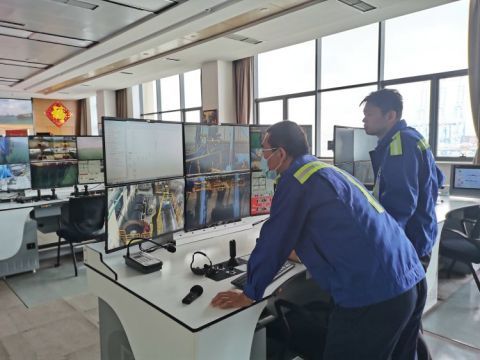 新春走基層丨跟碼頭一起成長，最大的收獲是創新思維——記青島港全自動化碼頭工程技術部橋吊主管王培山